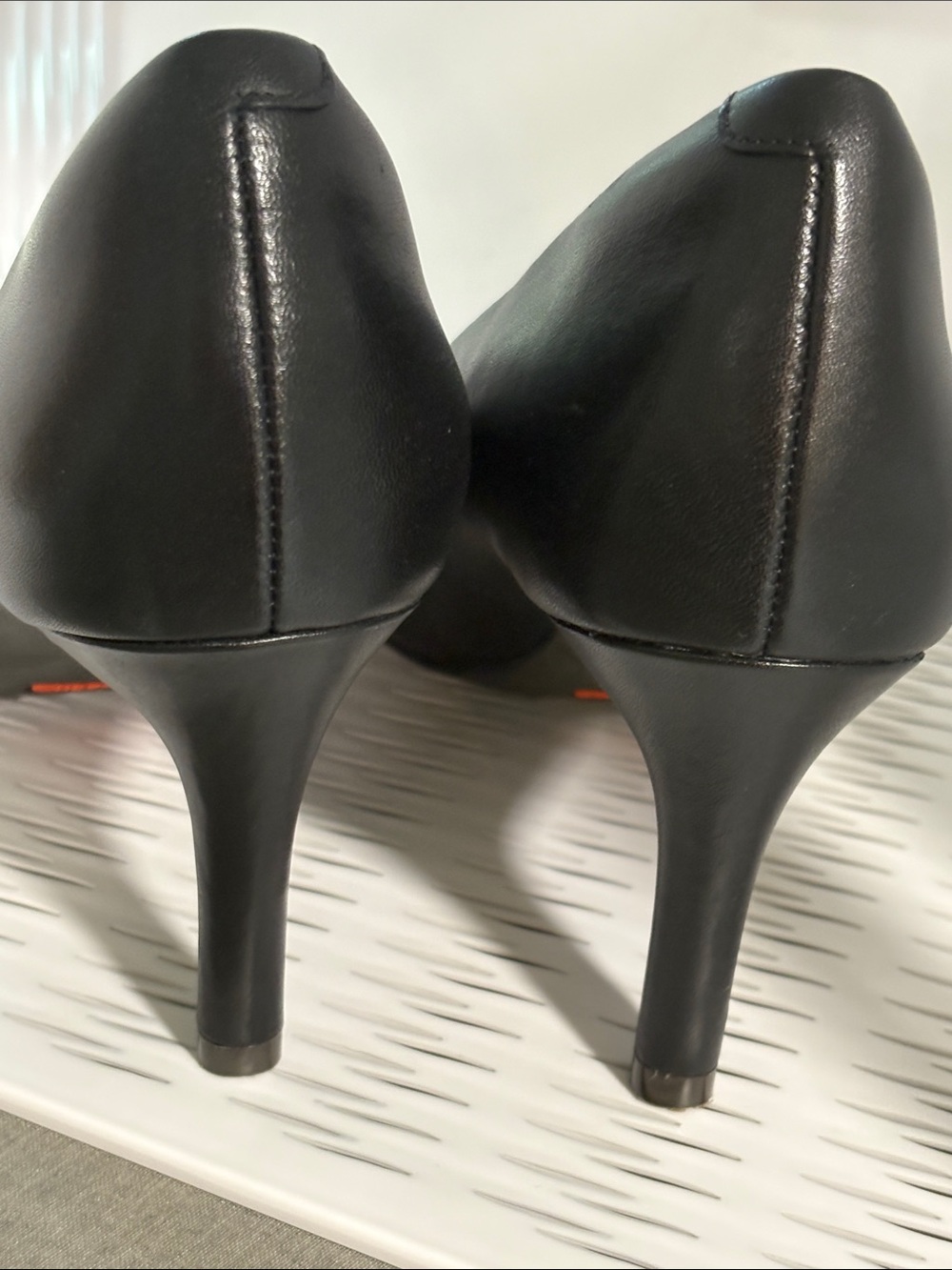 Rockport Total Motion Black leather Pointed-Toe heel pumps - Picture 7 of 11